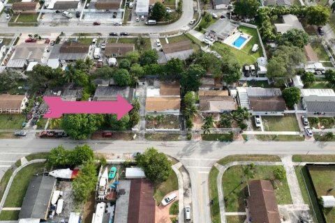 Купить коммерческую недвижимость в Майами-Гарденс, Флорида № 1989831 - фото 10