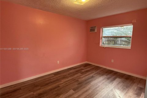 Купить коммерческую недвижимость в Майами-Гарденс, Флорида № 1989831 - фото 19