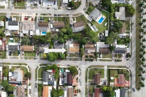 Купить коммерческую недвижимость в Майами-Гарденс, Флорида № 1989831 - фото 12