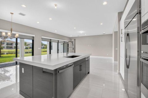 House in Boca Raton, Florida 5 bedrooms, 457.64 sq.m. № 2087068 - photo 25