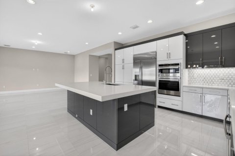 House in Boca Raton, Florida 5 bedrooms, 457.64 sq.m. № 2087068 - photo 23