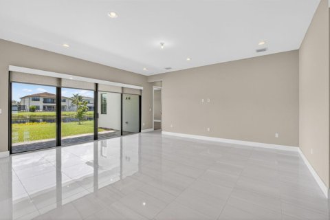 House in Boca Raton, Florida 5 bedrooms, 457.64 sq.m. № 2087068 - photo 29