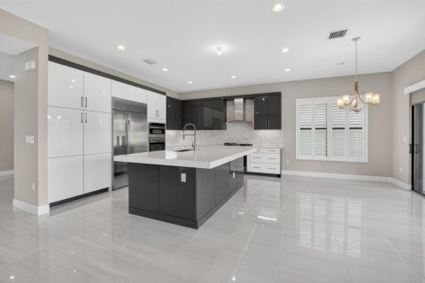 House in Boca Raton, Florida 5 bedrooms, 457.64 sq.m. № 2087068 - photo 17