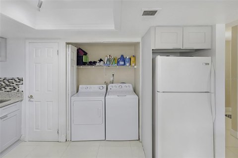 Condo in Orlando, Florida, 2 bedrooms  № 2148793 - photo 10