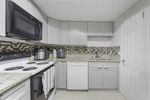 Condo in Orlando, Florida, 2 bedrooms  № 2148793 - photo 8
