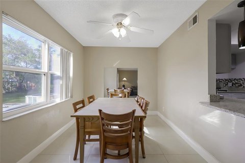 Condo in Orlando, Florida, 2 bedrooms  № 2148793 - photo 11
