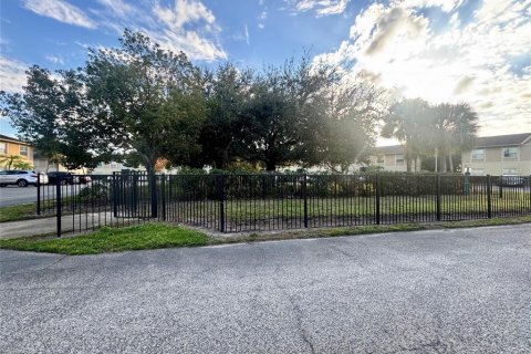 Condo in Orlando, Florida, 2 bedrooms  № 2148793 - photo 26