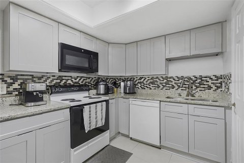 Condo in Orlando, Florida, 2 bedrooms  № 2148793 - photo 7