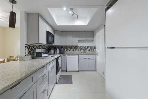Condo in Orlando, Florida, 2 bedrooms  № 2148793 - photo 9