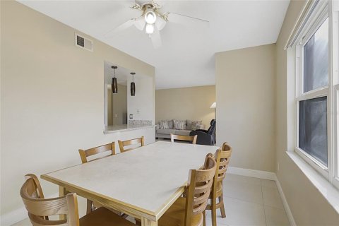 Condo in Orlando, Florida, 2 bedrooms  № 2148793 - photo 12
