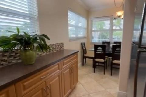 Copropriété à vendre à Hallandale Beach, Floride: 2 chambres, 92.9 m2 № 2273503 - photo 6