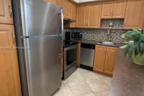 Copropriété à vendre à Hallandale Beach, Floride: 2 chambres, 92.9 m2 № 2273503 - photo 3
