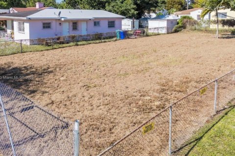 Terrain à vendre à Miami, Floride № 1972601 - photo 12