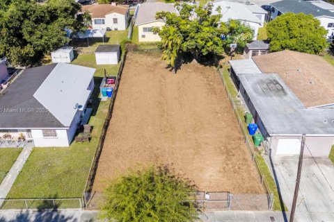 Terrain à vendre à Miami, Floride № 1972601 - photo 6