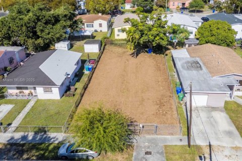 Terrain à vendre à Miami, Floride № 1972601 - photo 2