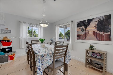 House in Key Largo, Florida 3 bedrooms, 125.42 sq.m. № 1792516 - photo 13