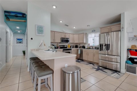 House in Key Largo, Florida 3 bedrooms, 125.42 sq.m. № 1792516 - photo 15