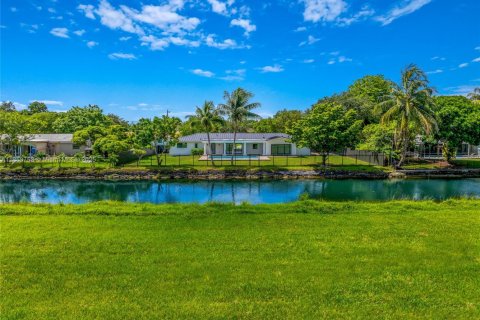 House in Palmetto Bay, Florida 4 bedrooms, 226.4 sq.m. № 1887245 - photo 6