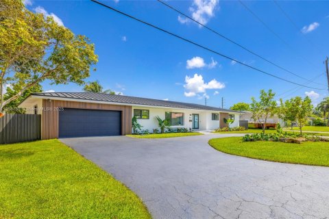 House in Palmetto Bay, Florida 4 bedrooms, 226.4 sq.m. № 1887245 - photo 1