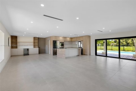 House in Palmetto Bay, Florida 4 bedrooms, 226.4 sq.m. № 1887245 - photo 8