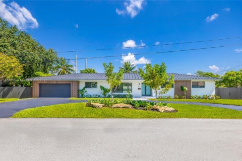 House in Palmetto Bay, Florida 4 bedrooms, 226.4 sq.m. № 1887245 - photo 2