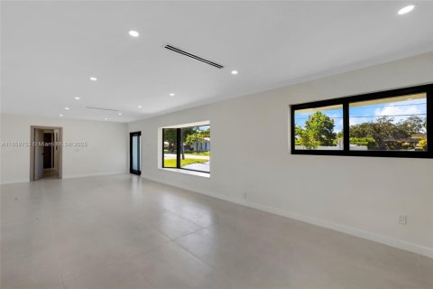 House in Palmetto Bay, Florida 4 bedrooms, 226.4 sq.m. № 1887245 - photo 19