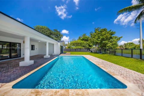 House in Palmetto Bay, Florida 4 bedrooms, 226.4 sq.m. № 1887245 - photo 3
