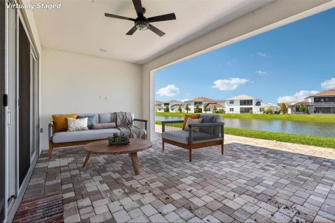 House in Wesley Chapel, Florida 6 bedrooms, 450.95 sq.m. № 1910608 - photo 24