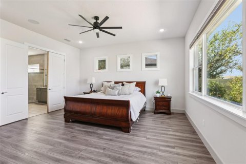 House in Wesley Chapel, Florida 6 bedrooms, 450.95 sq.m. № 1910608 - photo 13