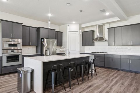 House in Wesley Chapel, Florida 6 bedrooms, 450.95 sq.m. № 1910608 - photo 7