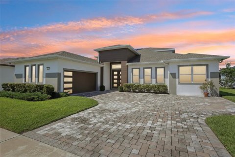House in Wesley Chapel, Florida 6 bedrooms, 450.95 sq.m. № 1910608 - photo 1