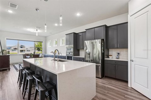 House in Wesley Chapel, Florida 6 bedrooms, 450.95 sq.m. № 1910608 - photo 8