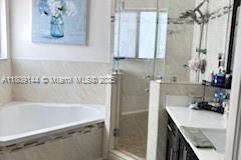 Villa ou maison à vendre à Miami, Floride: 4 chambres, 240.71 m2 № 1749802 - photo 17