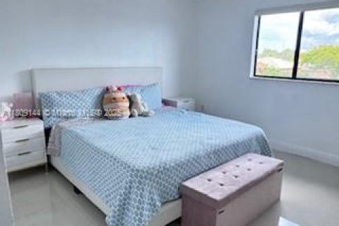 Villa ou maison à vendre à Miami, Floride: 4 chambres, 240.71 m2 № 1749802 - photo 8