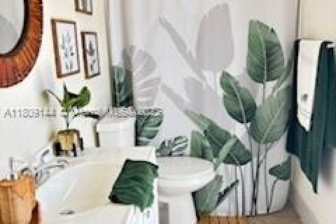 Villa ou maison à vendre à Miami, Floride: 4 chambres, 240.71 m2 № 1749802 - photo 3