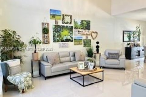 Villa ou maison à vendre à Miami, Floride: 4 chambres, 240.71 m2 № 1749802 - photo 11