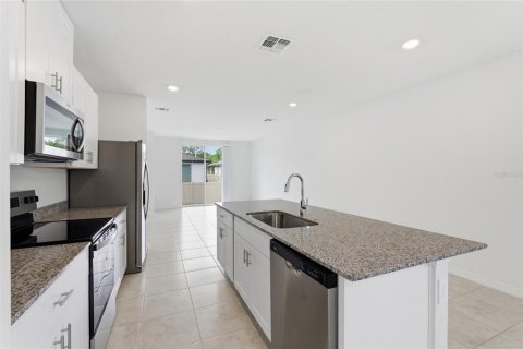 Villa ou maison à louer à Winter Haven, Floride: 3 chambres, 137.77 m2 № 2111953 - photo 12