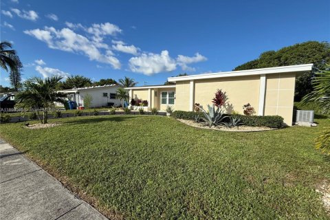 Villa ou maison à vendre à Sunrise, Floride: 2 chambres, 119.1 m2 № 1956006 - photo 21