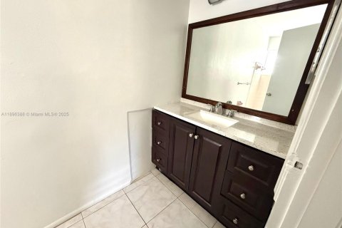 Casa en venta en Sunrise, Florida, 2 dormitorios, 119.1 m2 № 1956006 - foto 23