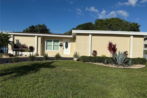 Villa ou maison à vendre à Sunrise, Floride: 2 chambres, 119.1 m2 № 1956006 - photo 2