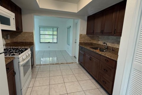 Villa ou maison à vendre à Sunrise, Floride: 2 chambres, 119.1 m2 № 1956006 - photo 11