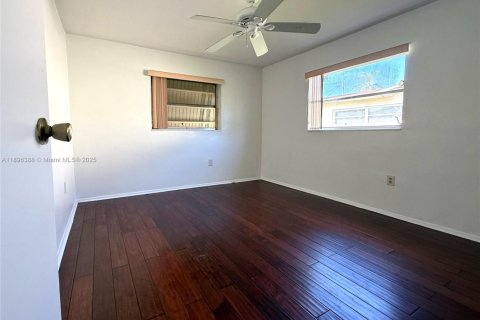 Casa en venta en Sunrise, Florida, 2 dormitorios, 119.1 m2 № 1956006 - foto 22