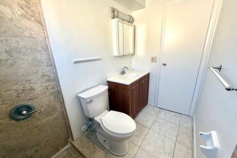 Casa en venta en Sunrise, Florida, 2 dormitorios, 119.1 m2 № 1956006 - foto 24