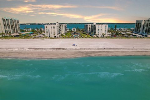 Condo in Clearwater, Florida, 2 bedrooms  № 2409785