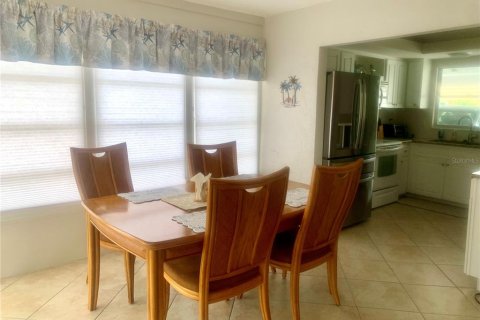 House in Sarasota, Florida 2 bedrooms, 137.5 sq.m. № 2099759 - photo 13