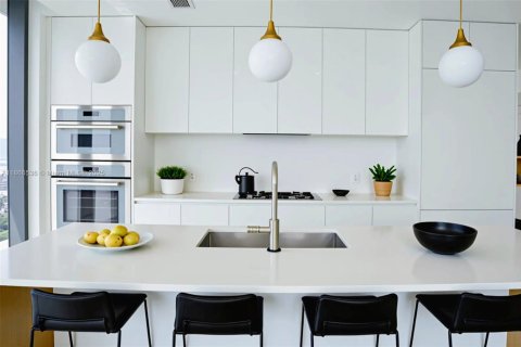 Condo in Miami, Florida, 4 bedrooms  № 2014859 - photo 10