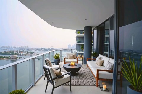 Condo in Miami, Florida, 4 bedrooms  № 2014859 - photo 2