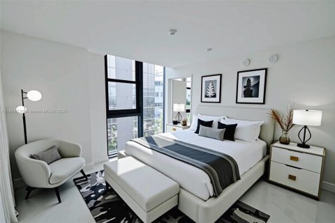 Condo in Miami, Florida, 4 bedrooms  № 2014859 - photo 17