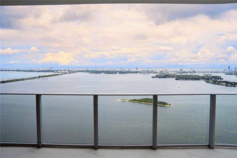 Condo in Miami, Florida, 4 bedrooms  № 2014859 - photo 3