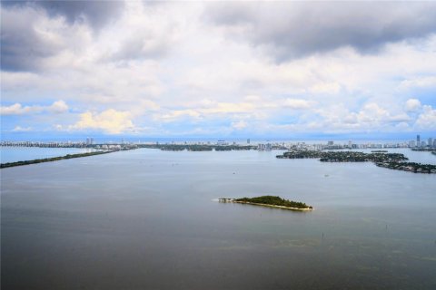 Condo in Miami, Florida, 4 bedrooms  № 2014859 - photo 5